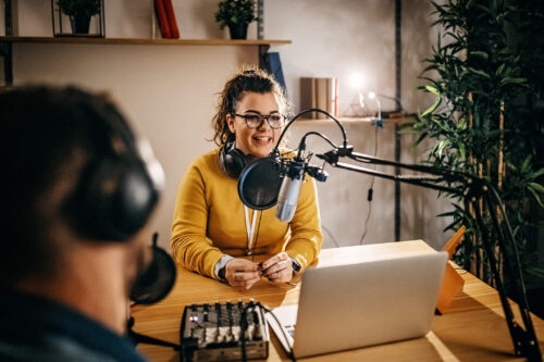 ¿Qué es el radio streaming y cómo funciona? ¿Qué necesito para transmitir radio por internet?